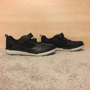 Black Sketchers